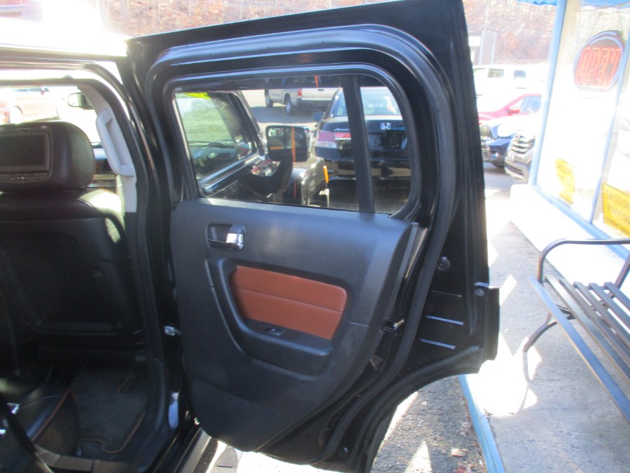 Used HUMMER H3 4dr 4WD SUV 2006 | Cos Central Auto. Meriden, Connecticut Used HUMMER H3 4dr 4WD SUV 2006 | Cos Central Auto. Meriden, Connecticut