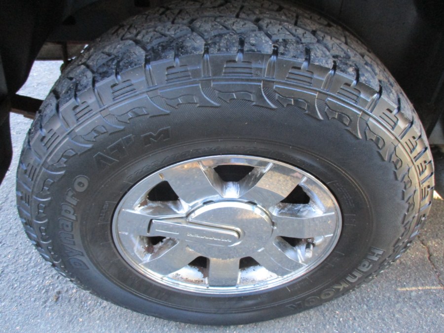 Used HUMMER H3 4dr 4WD SUV 2006 | Cos Central Auto. Meriden, Connecticut Used HUMMER H3 4dr 4WD SUV 2006 | Cos Central Auto. Meriden, Connecticut
