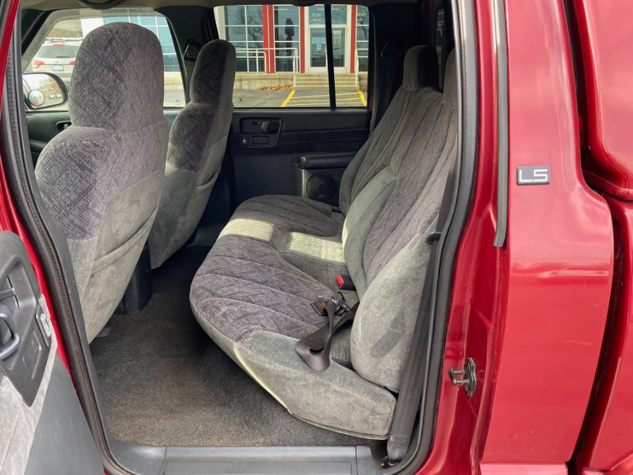 Used Chevrolet S-10 Crew Cab 123" WB 4WD LS 2002 | Marsh Auto Sales LLC. Ortonville, Michigan Used Chevrolet S-10 Crew Cab 123" WB 4WD LS 2002 | Marsh Auto Sales LLC. Ortonville, Michigan