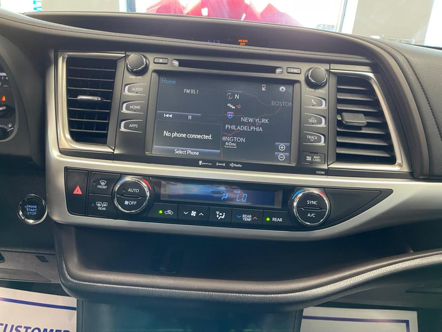 2018 Toyota Highlander XLE V6 FWD (Natl), available for sale in Inwood, New York | 5 Towns Drive. Inwood, New York 2018 Toyota Highlander XLE V6 FWD (Natl), available for sale in Inwood, New York | 5 Towns Drive. Inwood, New York