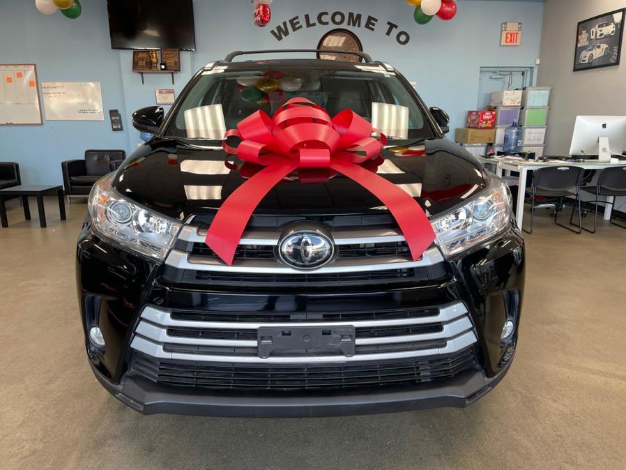 2018 Toyota Highlander XLE V6 FWD (Natl), available for sale in Inwood, New York | 5 Towns Drive. Inwood, New York 2018 Toyota Highlander XLE V6 FWD (Natl), available for sale in Inwood, New York | 5 Towns Drive. Inwood, New York