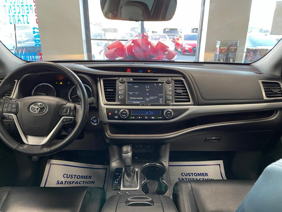 2018 Toyota Highlander XLE V6 FWD (Natl), available for sale in Inwood, New York | 5 Towns Drive. Inwood, New York 2018 Toyota Highlander XLE V6 FWD (Natl), available for sale in Inwood, New York | 5 Towns Drive. Inwood, New York