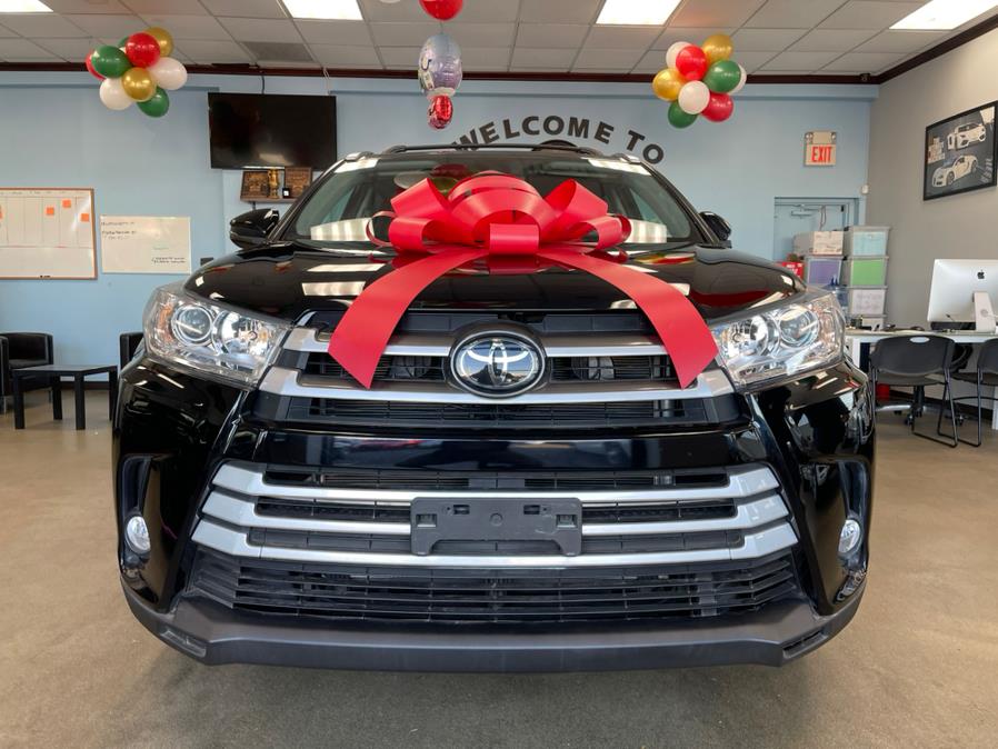 2018 Toyota Highlander XLE V6 FWD (Natl), available for sale in Inwood, New York | 5 Towns Drive. Inwood, New York 2018 Toyota Highlander XLE V6 FWD (Natl), available for sale in Inwood, New York | 5 Towns Drive. Inwood, New York