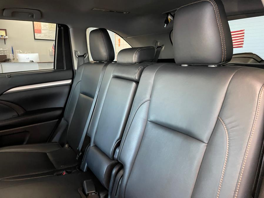2018 Toyota Highlander XLE V6 FWD (Natl), available for sale in Inwood, New York | 5 Towns Drive. Inwood, New York 2018 Toyota Highlander XLE V6 FWD (Natl), available for sale in Inwood, New York | 5 Towns Drive. Inwood, New York