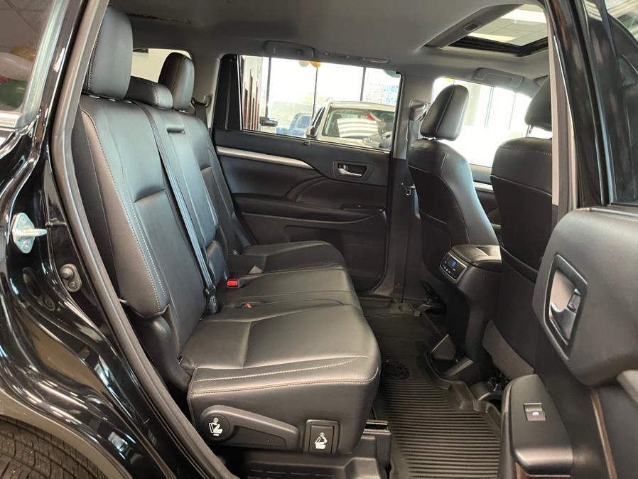 2018 Toyota Highlander XLE V6 FWD (Natl), available for sale in Inwood, New York | 5 Towns Drive. Inwood, New York 2018 Toyota Highlander XLE V6 FWD (Natl), available for sale in Inwood, New York | 5 Towns Drive. Inwood, New York