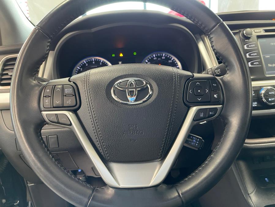 2018 Toyota Highlander XLE V6 FWD (Natl), available for sale in Inwood, New York | 5 Towns Drive. Inwood, New York 2018 Toyota Highlander XLE V6 FWD (Natl), available for sale in Inwood, New York | 5 Towns Drive. Inwood, New York