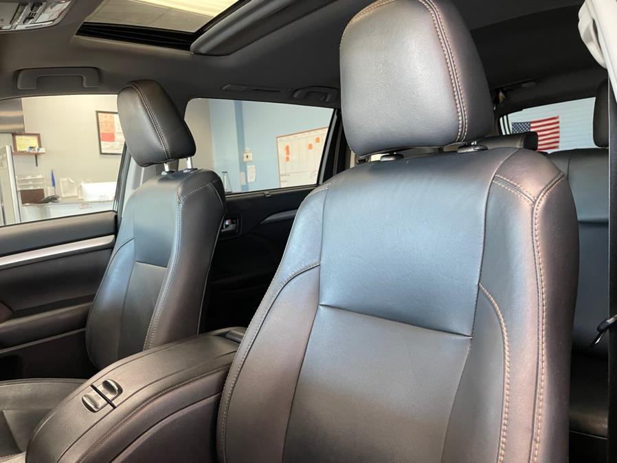 2018 Toyota Highlander XLE V6 FWD (Natl), available for sale in Inwood, New York | 5 Towns Drive. Inwood, New York 2018 Toyota Highlander XLE V6 FWD (Natl), available for sale in Inwood, New York | 5 Towns Drive. Inwood, New York