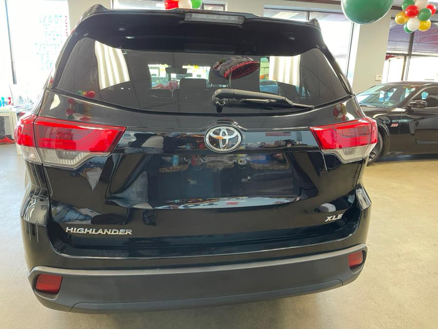 2018 Toyota Highlander XLE V6 FWD (Natl), available for sale in Inwood, New York | 5 Towns Drive. Inwood, New York 2018 Toyota Highlander XLE V6 FWD (Natl), available for sale in Inwood, New York | 5 Towns Drive. Inwood, New York