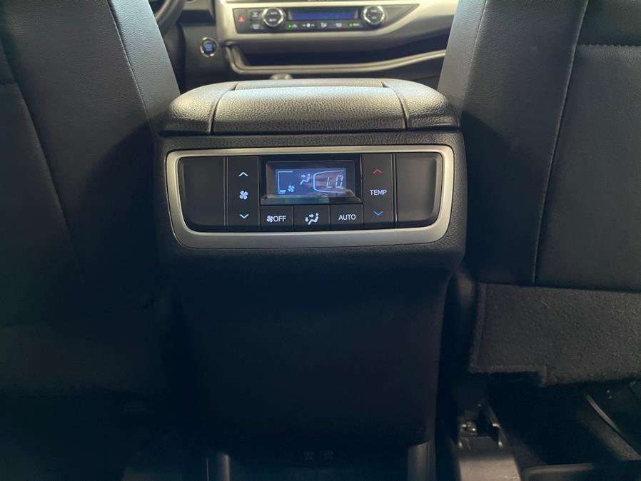 2018 Toyota Highlander XLE V6 FWD (Natl), available for sale in Inwood, New York | 5 Towns Drive. Inwood, New York 2018 Toyota Highlander XLE V6 FWD (Natl), available for sale in Inwood, New York | 5 Towns Drive. Inwood, New York
