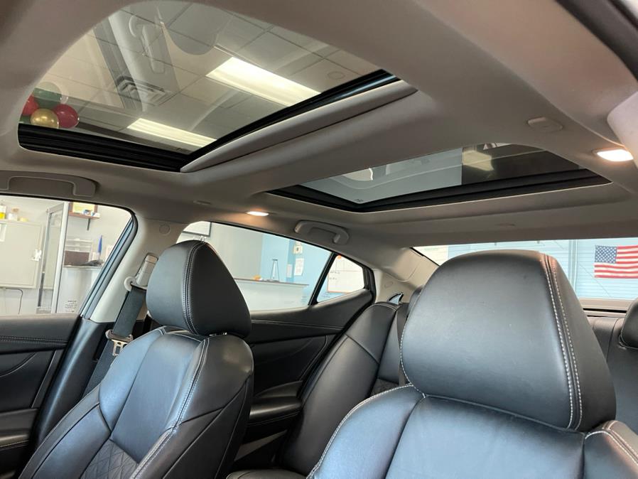 2018 Nissan Maxima Platinum 3.5L, available for sale in Inwood, New York | 5 Towns Drive. Inwood, New York 2018 Nissan Maxima Platinum 3.5L, available for sale in Inwood, New York | 5 Towns Drive. Inwood, New York