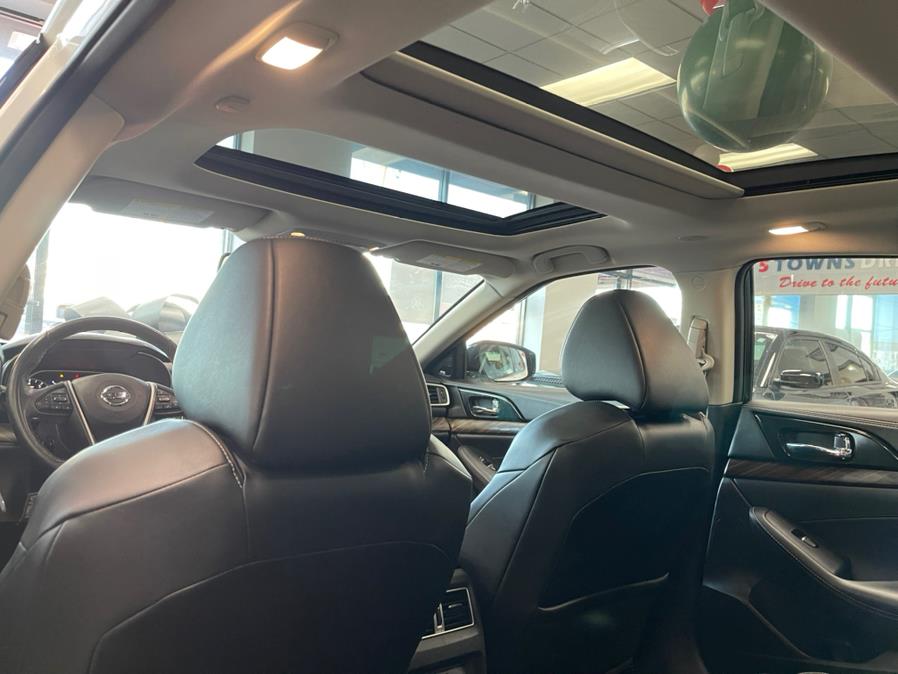 2018 Nissan Maxima Platinum 3.5L, available for sale in Inwood, New York | 5 Towns Drive. Inwood, New York 2018 Nissan Maxima Platinum 3.5L, available for sale in Inwood, New York | 5 Towns Drive. Inwood, New York