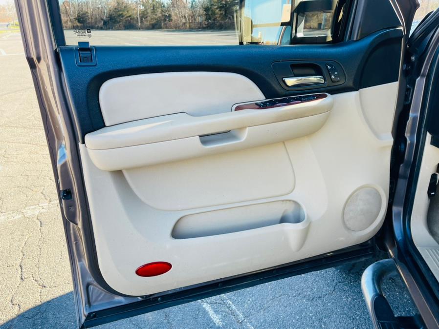 Used Chevrolet Silverado 2500HD 4WD Crew Cab 153" LTZ 2008 | Supreme Automotive. New Britain, Connecticut Used Chevrolet Silverado 2500HD 4WD Crew Cab 153" LTZ 2008 | Supreme Automotive. New Britain, Connecticut