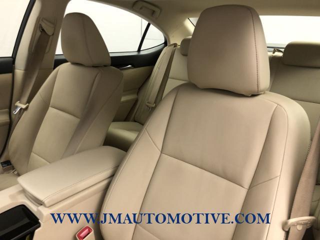 Used Lexus Es 350 4dr Sdn 2013 | J&M Automotive Sls&Svc LLC. Naugatuck, Connecticut Used Lexus Es 350 4dr Sdn 2013 | J&M Automotive Sls&Svc LLC. Naugatuck, Connecticut