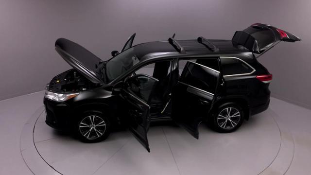 Used Toyota Highlander LE V6 AWD 2018 | J&M Automotive Sls&Svc LLC. Naugatuck, Connecticut Used Toyota Highlander LE V6 AWD 2018 | J&M Automotive Sls&Svc LLC. Naugatuck, Connecticut