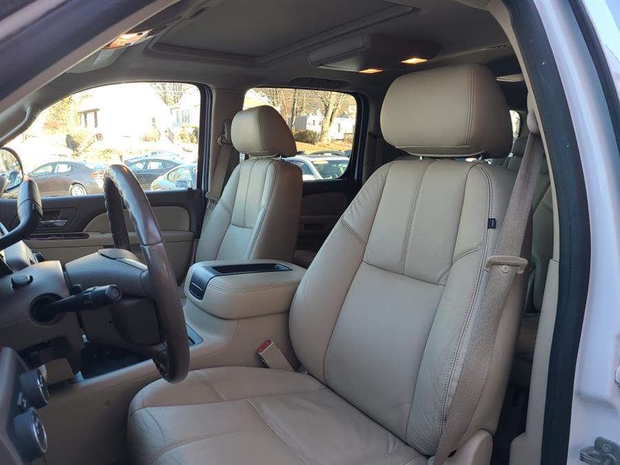 2012 Chevrolet Suburban 4WD 4dr 1500 LT, available for sale in Waterbury, Connecticut | National Auto Brokers, Inc.. Waterbury, Connecticut 2012 Chevrolet Suburban 4WD 4dr 1500 LT, available for sale in Waterbury, Connecticut | National Auto Brokers, Inc.. Waterbury, Connecticut