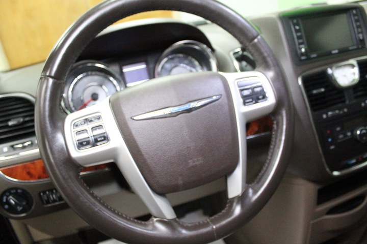 Used Chrysler Town & Country 4dr Wgn Touring 2014 | New England Auto Sales LLC. Plainville, Connecticut Used Chrysler Town & Country 4dr Wgn Touring 2014 | New England Auto Sales LLC. Plainville, Connecticut