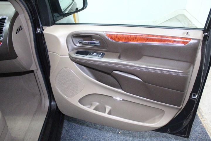 Used Chrysler Town & Country 4dr Wgn Touring 2014 | New England Auto Sales LLC. Plainville, Connecticut Used Chrysler Town & Country 4dr Wgn Touring 2014 | New England Auto Sales LLC. Plainville, Connecticut