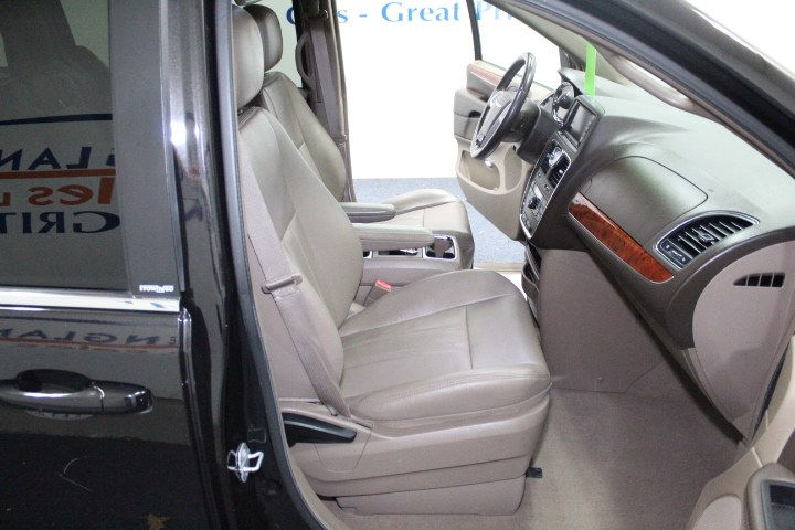 Used Chrysler Town & Country 4dr Wgn Touring 2014 | New England Auto Sales LLC. Plainville, Connecticut Used Chrysler Town & Country 4dr Wgn Touring 2014 | New England Auto Sales LLC. Plainville, Connecticut