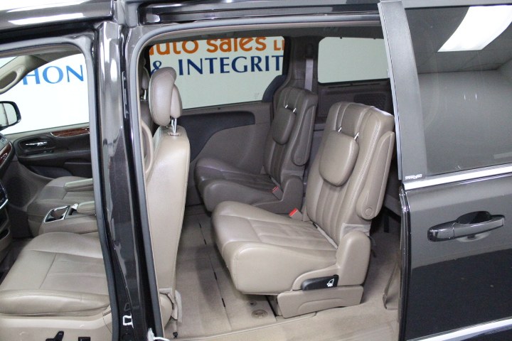 Used Chrysler Town & Country 4dr Wgn Touring 2014 | New England Auto Sales LLC. Plainville, Connecticut Used Chrysler Town & Country 4dr Wgn Touring 2014 | New England Auto Sales LLC. Plainville, Connecticut