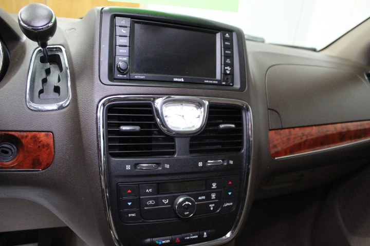 Used Chrysler Town & Country 4dr Wgn Touring 2014 | New England Auto Sales LLC. Plainville, Connecticut Used Chrysler Town & Country 4dr Wgn Touring 2014 | New England Auto Sales LLC. Plainville, Connecticut