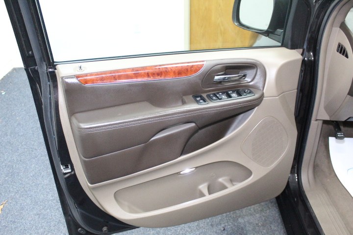 Used Chrysler Town & Country 4dr Wgn Touring 2014 | New England Auto Sales LLC. Plainville, Connecticut Used Chrysler Town & Country 4dr Wgn Touring 2014 | New England Auto Sales LLC. Plainville, Connecticut