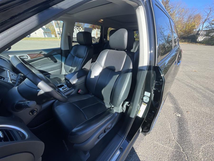 2016 Nissan Pathfinder 4WD 4dr SV, available for sale in Stratford, Connecticut | Wiz Leasing Inc. Stratford, Connecticut 2016 Nissan Pathfinder 4WD 4dr SV, available for sale in Stratford, Connecticut | Wiz Leasing Inc. Stratford, Connecticut