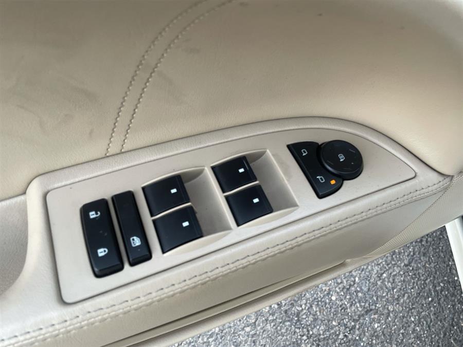 Used Buick Lucerne 4dr Sdn CXL 2011 | Wiz Leasing Inc. Stratford, Connecticut Used Buick Lucerne 4dr Sdn CXL 2011 | Wiz Leasing Inc. Stratford, Connecticut