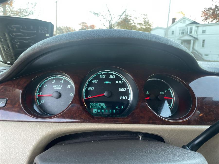 Used Buick Lucerne 4dr Sdn CXL 2011 | Wiz Leasing Inc. Stratford, Connecticut Used Buick Lucerne 4dr Sdn CXL 2011 | Wiz Leasing Inc. Stratford, Connecticut