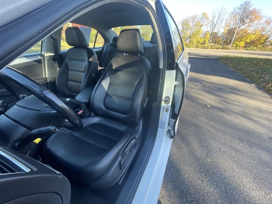Used Volkswagen Jetta Sedan 4dr Man SE w/Convenience 2013 | Wiz Leasing Inc. Stratford, Connecticut Used Volkswagen Jetta Sedan 4dr Man SE w/Convenience 2013 | Wiz Leasing Inc. Stratford, Connecticut