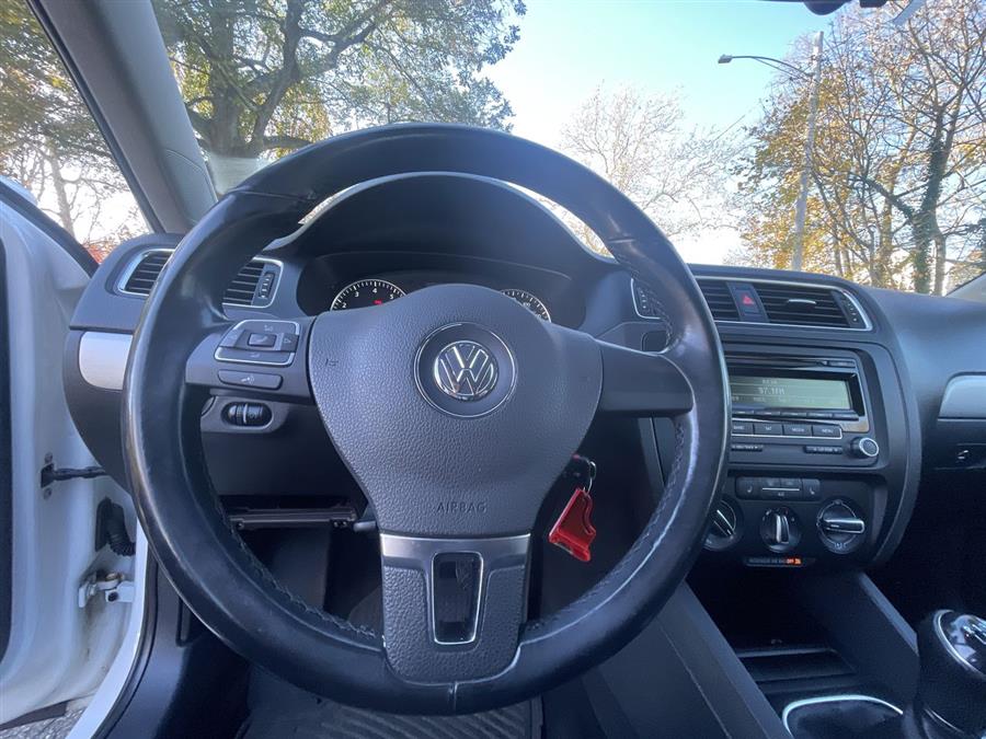 Used Volkswagen Jetta Sedan 4dr Man SE w/Convenience 2013 | Wiz Leasing Inc. Stratford, Connecticut Used Volkswagen Jetta Sedan 4dr Man SE w/Convenience 2013 | Wiz Leasing Inc. Stratford, Connecticut