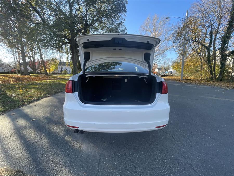 Used Volkswagen Jetta Sedan 4dr Man SE w/Convenience 2013 | Wiz Leasing Inc. Stratford, Connecticut Used Volkswagen Jetta Sedan 4dr Man SE w/Convenience 2013 | Wiz Leasing Inc. Stratford, Connecticut