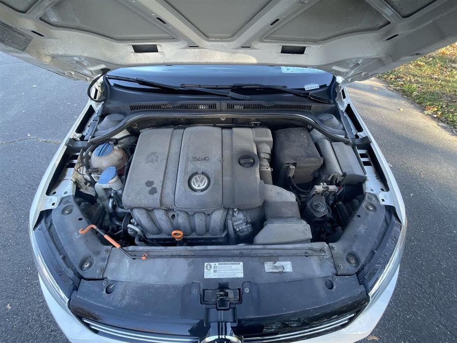 Used Volkswagen Jetta Sedan 4dr Man SE w/Convenience 2013 | Wiz Leasing Inc. Stratford, Connecticut Used Volkswagen Jetta Sedan 4dr Man SE w/Convenience 2013 | Wiz Leasing Inc. Stratford, Connecticut