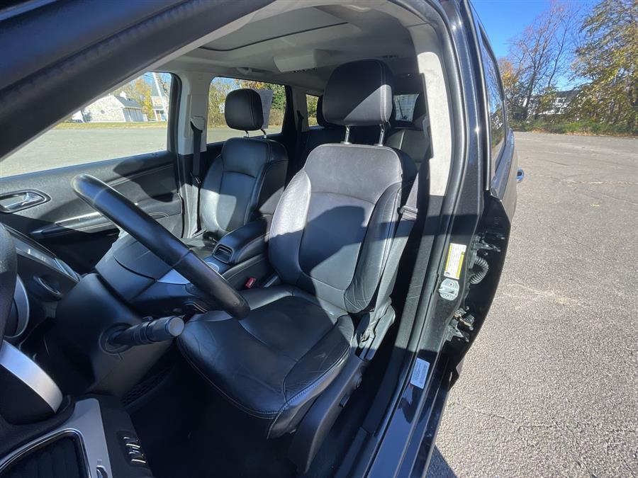 Used Dodge Journey AWD 4dr LUX 2011 | Wiz Leasing Inc. Stratford, Connecticut Used Dodge Journey AWD 4dr LUX 2011 | Wiz Leasing Inc. Stratford, Connecticut