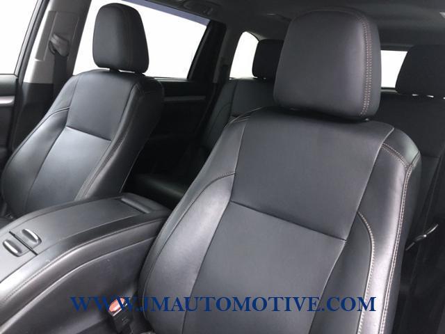 Used Toyota Highlander AWD 4dr V6 XLE 2015 | J&M Automotive Sls&Svc LLC. Naugatuck, Connecticut Used Toyota Highlander AWD 4dr V6 XLE 2015 | J&M Automotive Sls&Svc LLC. Naugatuck, Connecticut