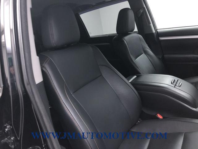 Used Toyota Highlander AWD 4dr V6 XLE 2015 | J&M Automotive Sls&Svc LLC. Naugatuck, Connecticut Used Toyota Highlander AWD 4dr V6 XLE 2015 | J&M Automotive Sls&Svc LLC. Naugatuck, Connecticut