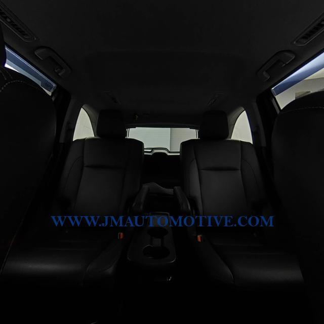 Used Toyota Highlander AWD 4dr V6 XLE 2015 | J&M Automotive Sls&Svc LLC. Naugatuck, Connecticut Used Toyota Highlander AWD 4dr V6 XLE 2015 | J&M Automotive Sls&Svc LLC. Naugatuck, Connecticut
