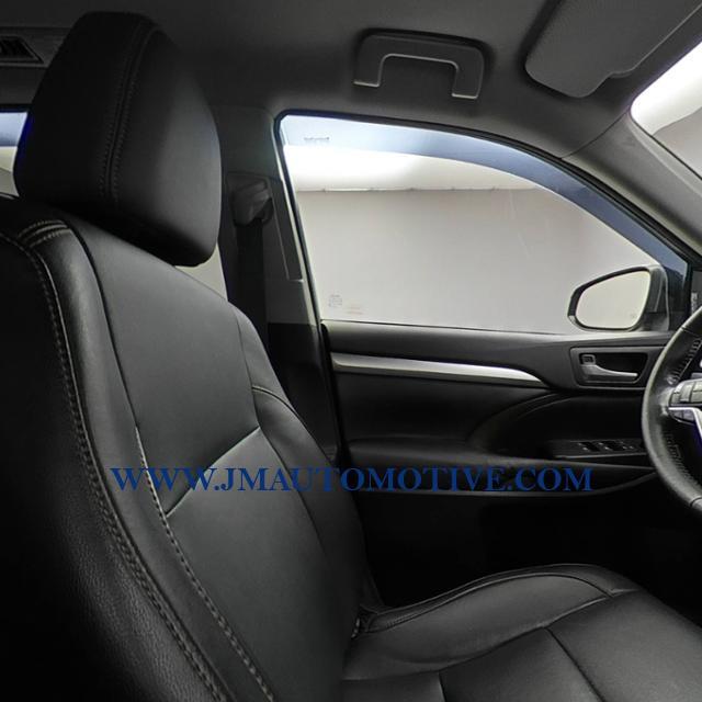 Used Toyota Highlander AWD 4dr V6 XLE 2015 | J&M Automotive Sls&Svc LLC. Naugatuck, Connecticut Used Toyota Highlander AWD 4dr V6 XLE 2015 | J&M Automotive Sls&Svc LLC. Naugatuck, Connecticut