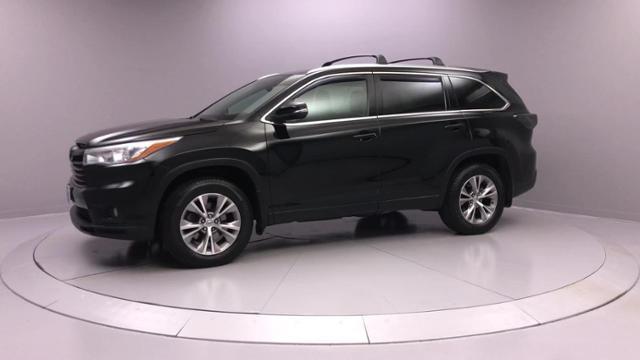 Used Toyota Highlander AWD 4dr V6 XLE 2015 | J&M Automotive Sls&Svc LLC. Naugatuck, Connecticut Used Toyota Highlander AWD 4dr V6 XLE 2015 | J&M Automotive Sls&Svc LLC. Naugatuck, Connecticut