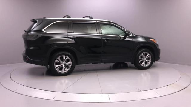 Used Toyota Highlander AWD 4dr V6 XLE 2015 | J&M Automotive Sls&Svc LLC. Naugatuck, Connecticut Used Toyota Highlander AWD 4dr V6 XLE 2015 | J&M Automotive Sls&Svc LLC. Naugatuck, Connecticut