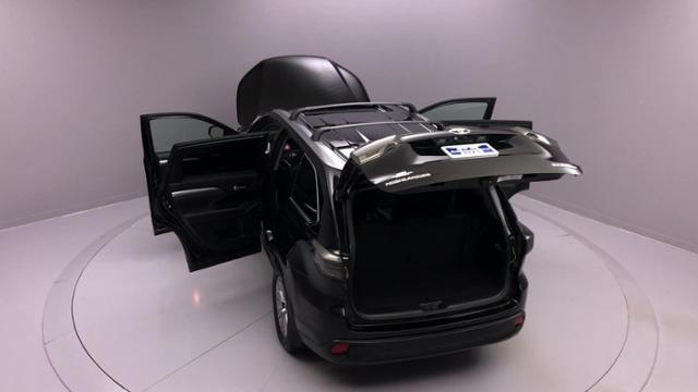 Used Toyota Highlander AWD 4dr V6 XLE 2015 | J&M Automotive Sls&Svc LLC. Naugatuck, Connecticut Used Toyota Highlander AWD 4dr V6 XLE 2015 | J&M Automotive Sls&Svc LLC. Naugatuck, Connecticut