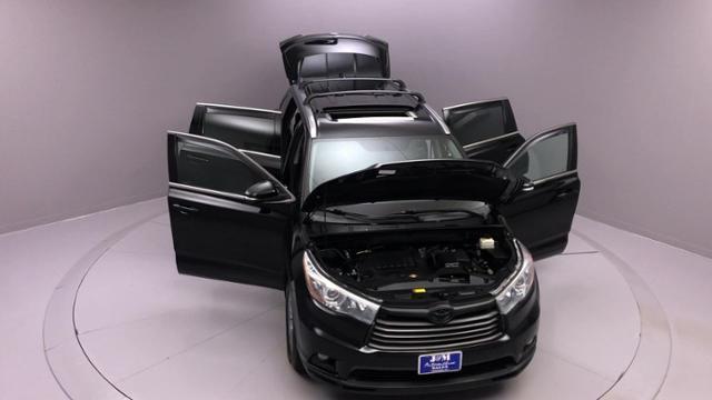 Used Toyota Highlander AWD 4dr V6 XLE 2015 | J&M Automotive Sls&Svc LLC. Naugatuck, Connecticut Used Toyota Highlander AWD 4dr V6 XLE 2015 | J&M Automotive Sls&Svc LLC. Naugatuck, Connecticut