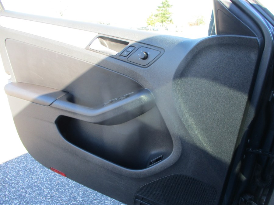 2012 Volkswagen Jetta Sedan 4dr Auto SEL w/Premium & Sunroof PZEV, available for sale in Massapequa, New York | South Shore Auto Brokers & Sales. Massapequa, New York 2012 Volkswagen Jetta Sedan 4dr Auto SEL w/Premium & Sunroof PZEV, available for sale in Massapequa, New York | South Shore Auto Brokers & Sales. Massapequa, New York