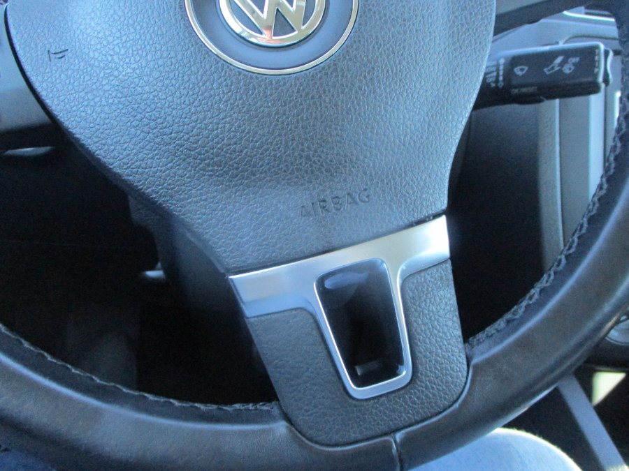 2012 Volkswagen Jetta Sedan 4dr Auto SEL w/Premium & Sunroof PZEV, available for sale in Massapequa, New York | South Shore Auto Brokers & Sales. Massapequa, New York 2012 Volkswagen Jetta Sedan 4dr Auto SEL w/Premium & Sunroof PZEV, available for sale in Massapequa, New York | South Shore Auto Brokers & Sales. Massapequa, New York