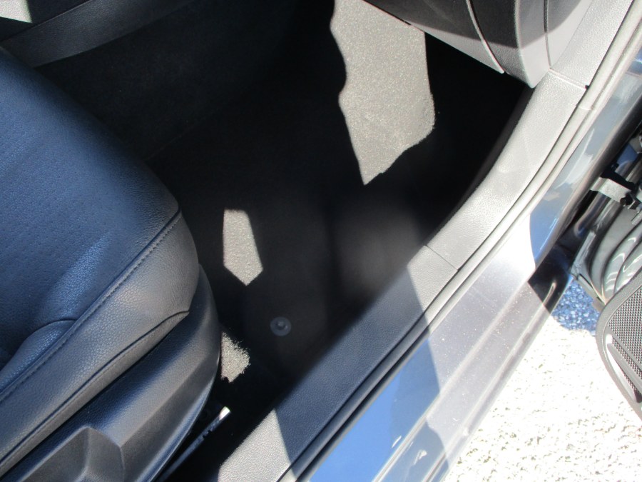 2012 Volkswagen Jetta Sedan 4dr Auto SEL w/Premium & Sunroof PZEV, available for sale in Massapequa, New York | South Shore Auto Brokers & Sales. Massapequa, New York 2012 Volkswagen Jetta Sedan 4dr Auto SEL w/Premium & Sunroof PZEV, available for sale in Massapequa, New York | South Shore Auto Brokers & Sales. Massapequa, New York