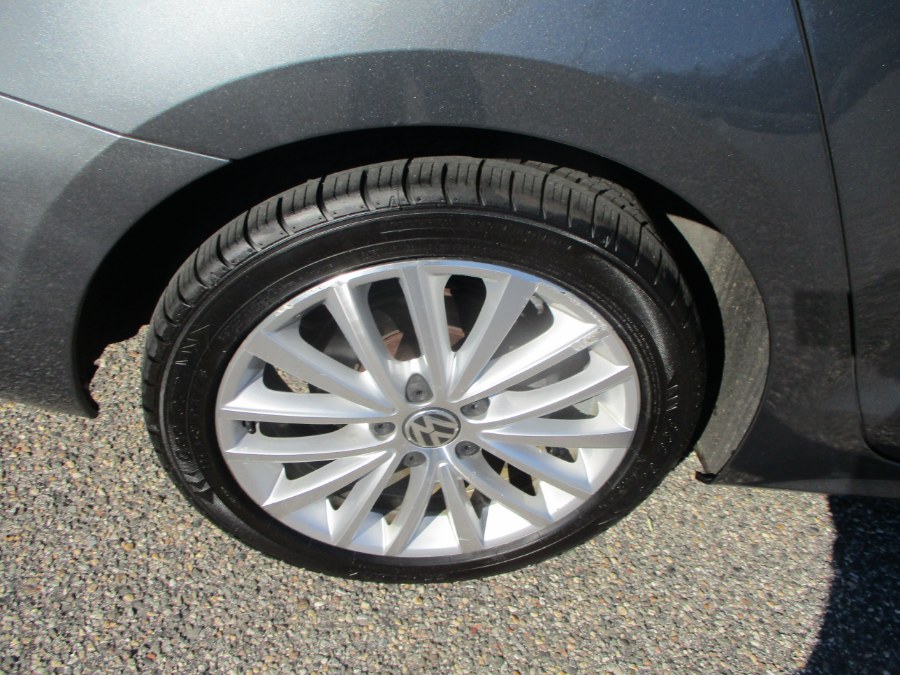 2012 Volkswagen Jetta Sedan 4dr Auto SEL w/Premium & Sunroof PZEV, available for sale in Massapequa, New York | South Shore Auto Brokers & Sales. Massapequa, New York 2012 Volkswagen Jetta Sedan 4dr Auto SEL w/Premium & Sunroof PZEV, available for sale in Massapequa, New York | South Shore Auto Brokers & Sales. Massapequa, New York