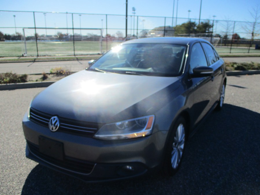 2012 Volkswagen Jetta Sedan 4dr Auto SEL w/Premium & Sunroof PZEV, available for sale in Massapequa, New York | South Shore Auto Brokers & Sales. Massapequa, New York 2012 Volkswagen Jetta Sedan 4dr Auto SEL w/Premium & Sunroof PZEV, available for sale in Massapequa, New York | South Shore Auto Brokers & Sales. Massapequa, New York