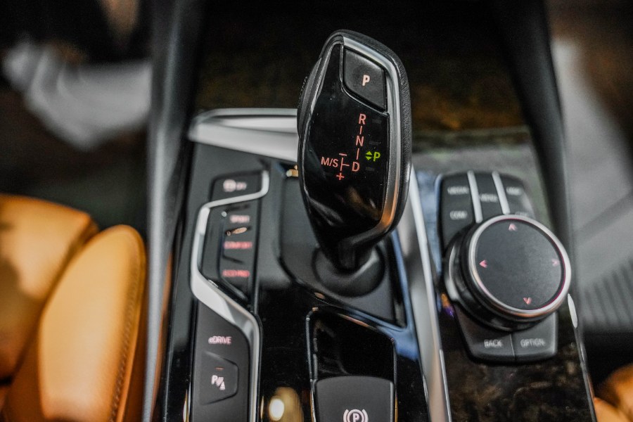 Used BMW 5 Series 530e xDrive iPerformance Plug-In Hybrid 2018 | 26 Motors Corp. Bronx, New York Used BMW 5 Series 530e xDrive iPerformance Plug-In Hybrid 2018 | 26 Motors Corp. Bronx, New York