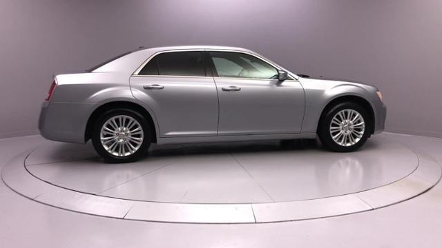 Used Chrysler 300 4dr Sdn 300C AWD 2014 | J&M Automotive Sls&Svc LLC. Naugatuck, Connecticut Used Chrysler 300 4dr Sdn 300C AWD 2014 | J&M Automotive Sls&Svc LLC. Naugatuck, Connecticut