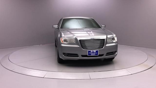 Used Chrysler 300 4dr Sdn 300C AWD 2014 | J&M Automotive Sls&Svc LLC. Naugatuck, Connecticut Used Chrysler 300 4dr Sdn 300C AWD 2014 | J&M Automotive Sls&Svc LLC. Naugatuck, Connecticut