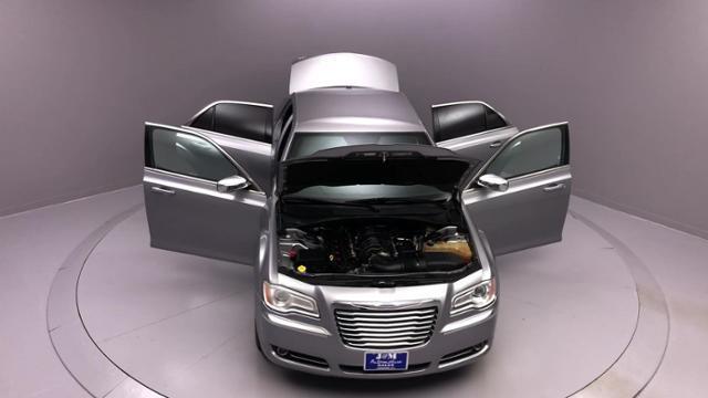 Used Chrysler 300 4dr Sdn 300C AWD 2014 | J&M Automotive Sls&Svc LLC. Naugatuck, Connecticut Used Chrysler 300 4dr Sdn 300C AWD 2014 | J&M Automotive Sls&Svc LLC. Naugatuck, Connecticut